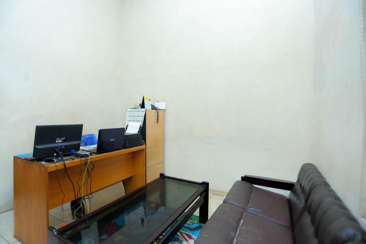 Oyo 2692 Penginapan Mba Ros Banjarbaru Экстерьер фото