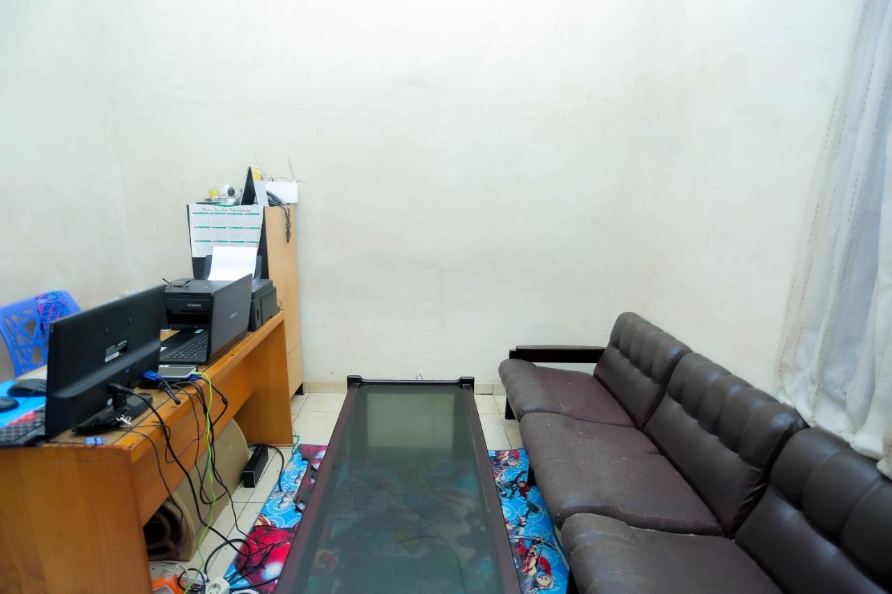 Oyo 2692 Penginapan Mba Ros Banjarbaru Экстерьер фото